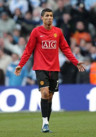 埃姆雷·詹：我们会在德甲和欧冠全力以赴，尽管德国杯止步令人失望（埃姆雷·詹：德国杯出局虽憾，我们将为德甲与欧冠拼尽全力）