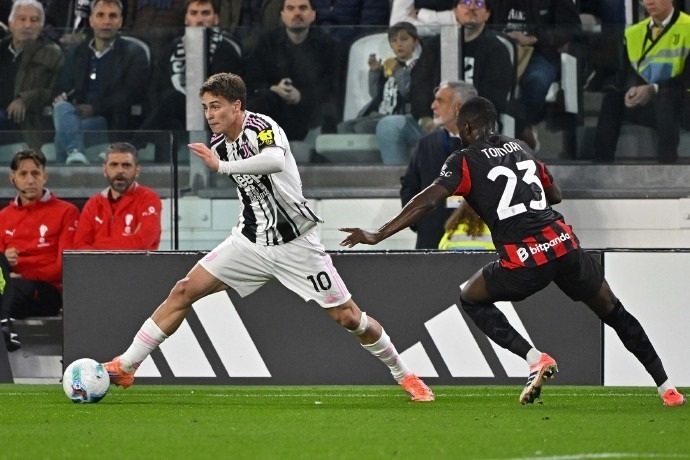 拉莫斯：为避免肠胃不适不敢吃辣；在中国任何地方都有免费水（拉莫斯：为护肠胃不吃辣；在中国到处都有免费饮用水）