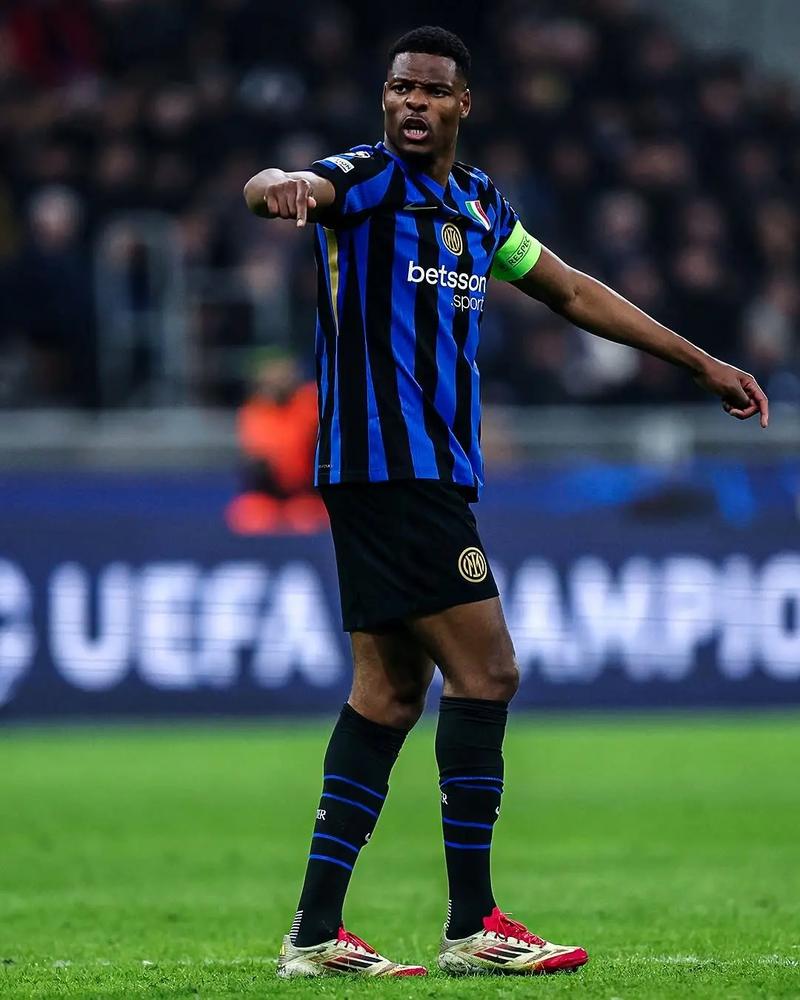 英超半场：迪亚斯世界波，格瓦迪奥尔破门，曼城2-0桑德兰