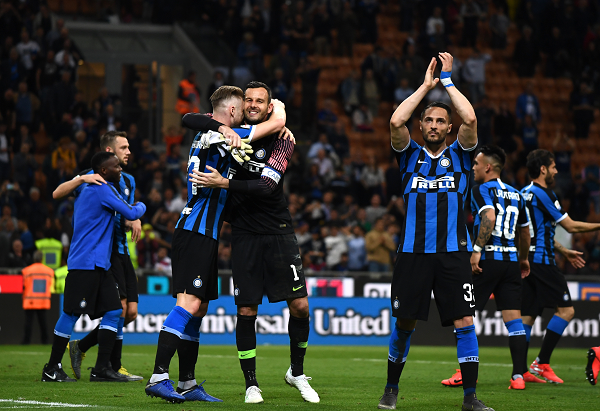 随着水晶宫2-1，西汉姆1-1，英超最新积分榜出炉：大黑马逼近榜首（英超积分更新：水晶宫2-1告捷、西汉姆1-1，大黑马紧逼榜首）