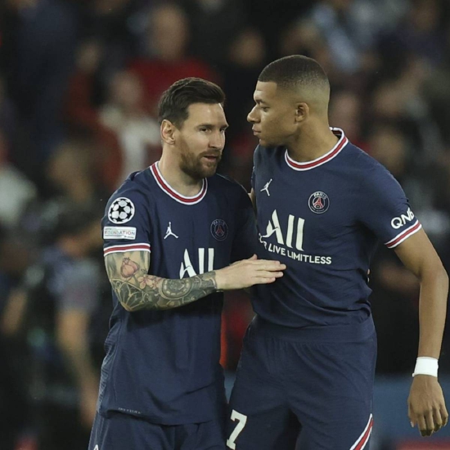 巴萨官方回顾诺坎普翻新前最后一场：12人仍在队内，7人首发（巴萨官方重温诺坎普翻修前最后一战：阵中仍有12人，7人当时首发）