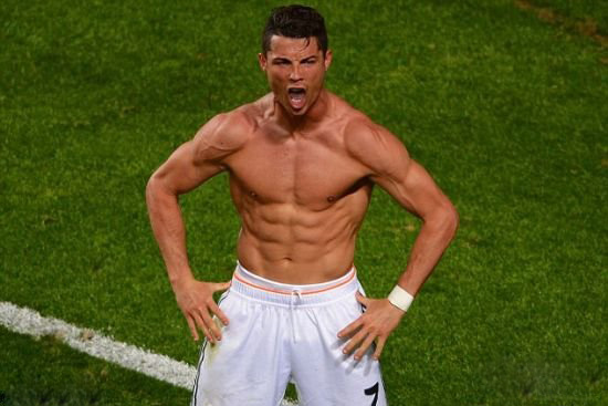 詹姆斯篮板抢断关键时刻锁定胜局（关键时刻，詹姆斯以篮板与抢断锁定胜局）