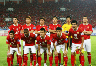 WTT总决赛：林诗栋4-0完胜梁靖崑，挺进男单八强（WTT总决赛：林诗栋4-0横扫梁靖崑，晋级男单八强）