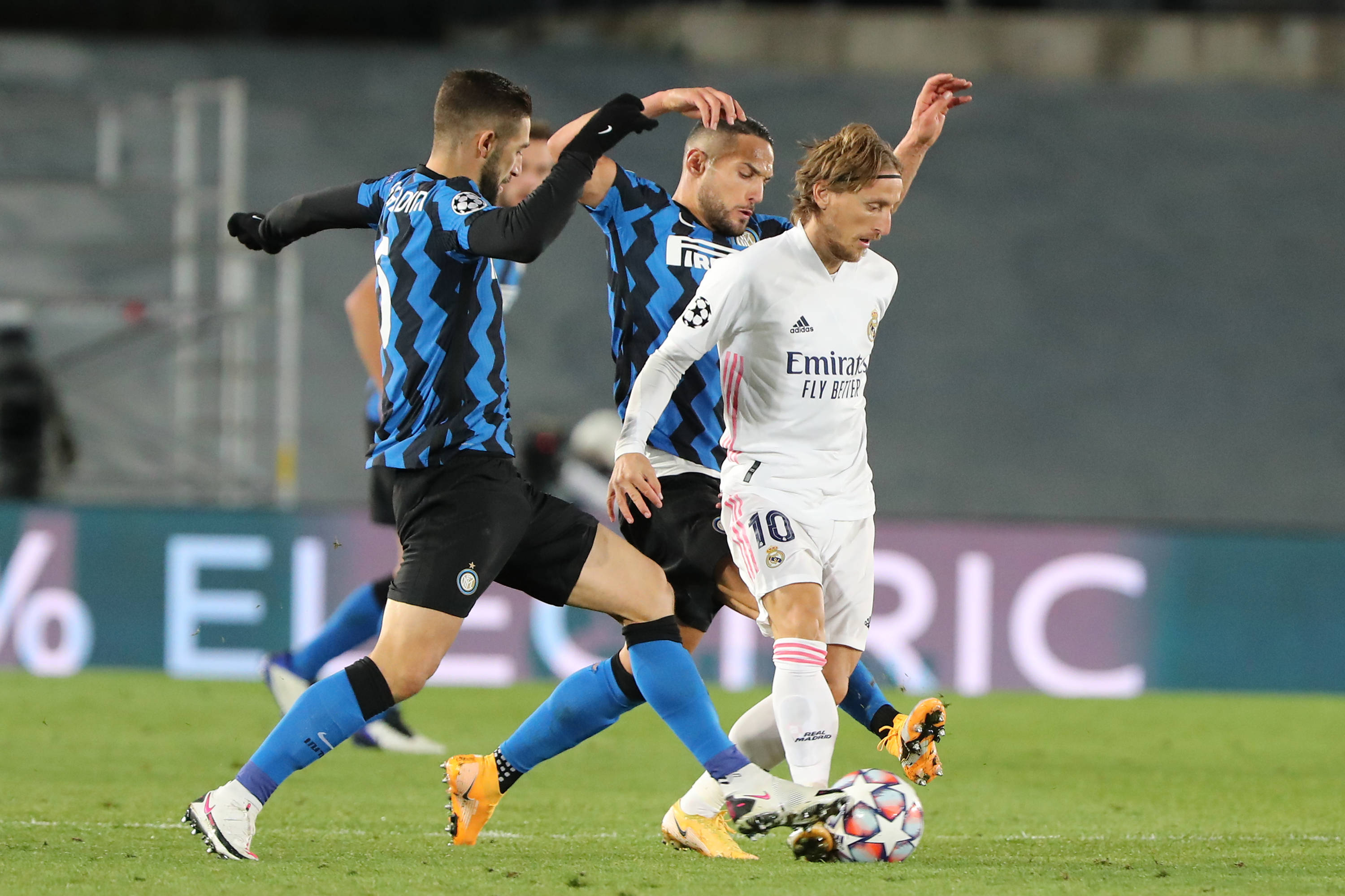 记者：本届世界杯将有半场球员和教练采访，赛前两天开发布会（记者透露：本届世界杯将引入半场球员、教练采访，赛前两日举行发布会）