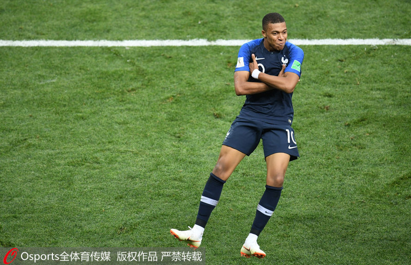 记者：在安古伊萨伤势确定后，那不勒斯立即瞄准了弗拉泰西