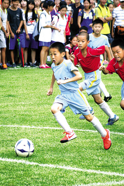 47岁斯洛特赢了！利物浦1-0创欧冠16年纪录 萨拉赫再遭炮轰（47岁斯洛特告捷：利物浦1-0刷新欧冠16年纪录，萨拉赫再成批评焦点）