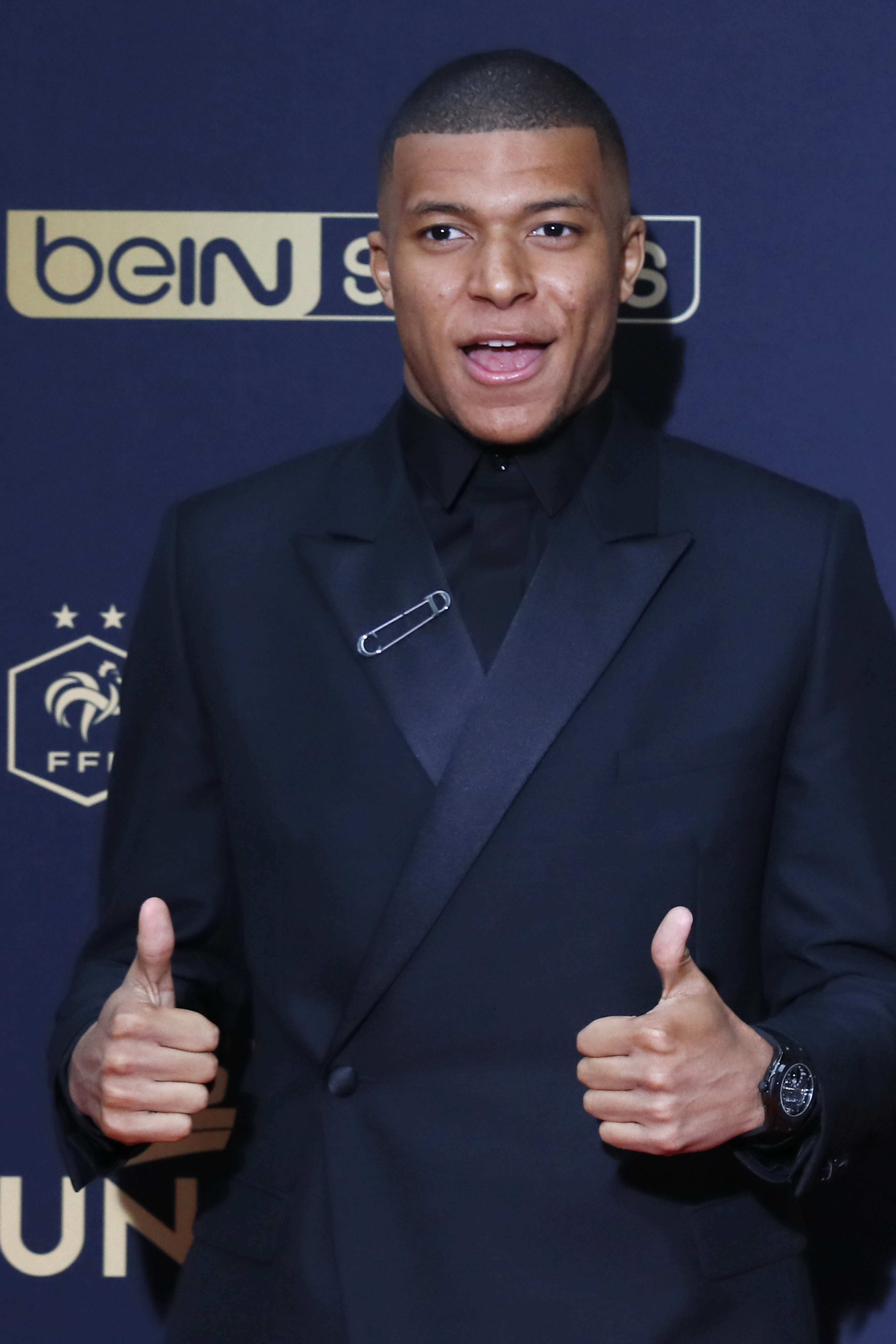 诺丁汉森林传奇约翰·罗伯逊去世，曾助森林两夺欧冠（诺丁汉森林名宿约翰·罗伯逊逝世，曾助队两夺欧冠冠军）