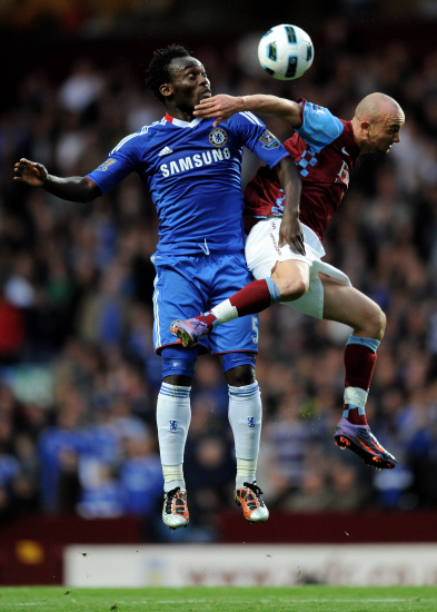 哈兰德晒与母亲、哥哥合照：老大、我和我哥（哈兰德发文晒与母亲、哥哥同框合影：配文称'老大、我和我哥）