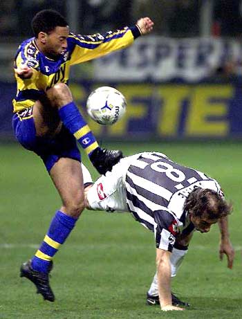 国安客场绝平深圳队（国安客场读秒扳平深圳队）