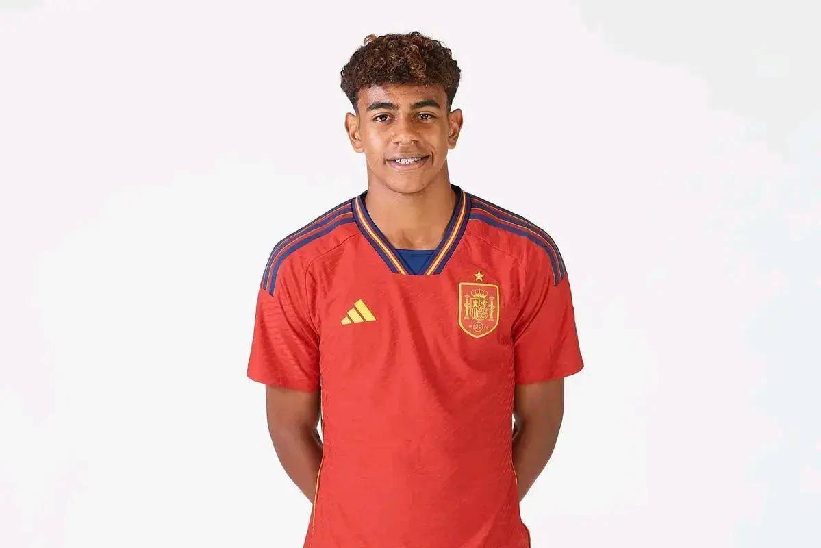 17岁中国少年在美高中拍运动,还清器材贷款（17岁中国少年在美高中拍摄体育赛事，已还清设备贷款）